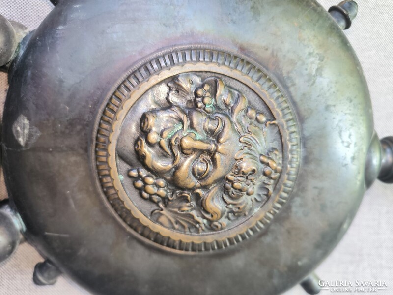 Antik Bronz réz kulacs Bacchus dísszel mindkét oldalán !
