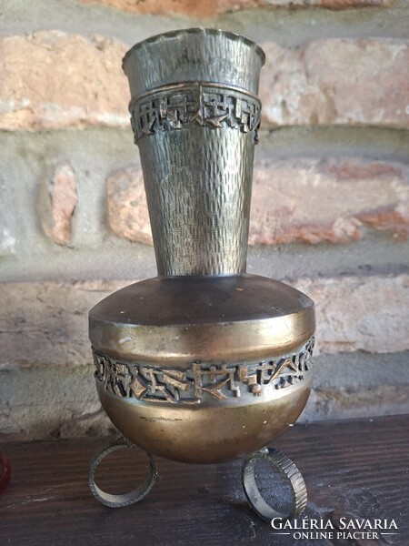 Retro brutalista iparművészeti sárgaréz / bronz váza – 22 cm