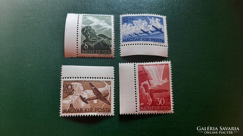1942 Repülőalap  3.  ívszéles ** Kat: 600 Ft