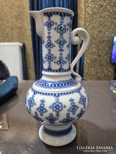 Porcelán kancsó jelzett