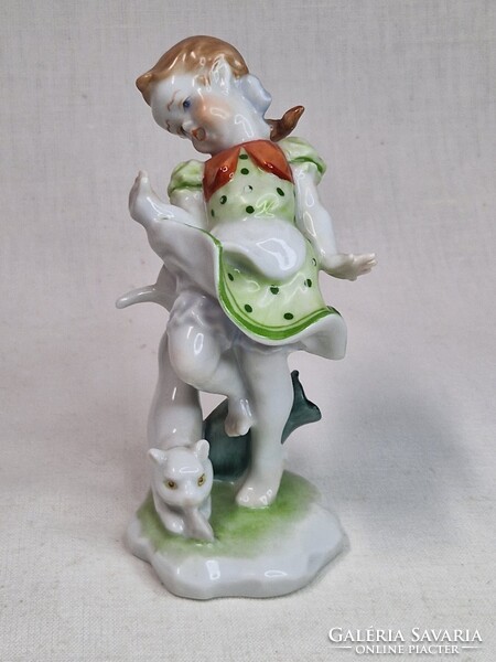 Ritka Herendi gyönyörű kézi festésű porcelán kislány cicáva figura kis sérüléssel 11,5 cm. magas