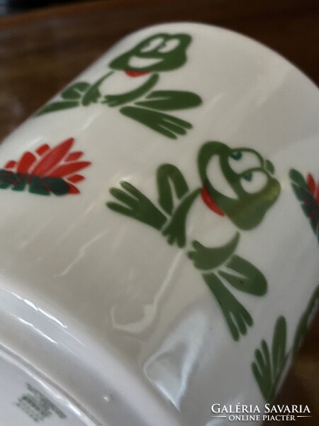 Zsolnay porcelán gyerek bögre békás