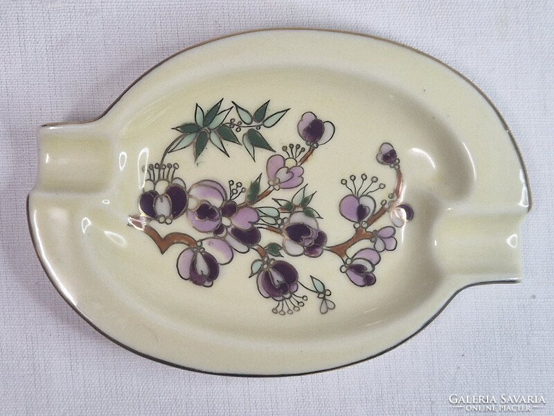 Zsolnay szépen aranyozott ritkább virág mintás porcelán hamutál hibátlan állapotban 12 cm. hosszú