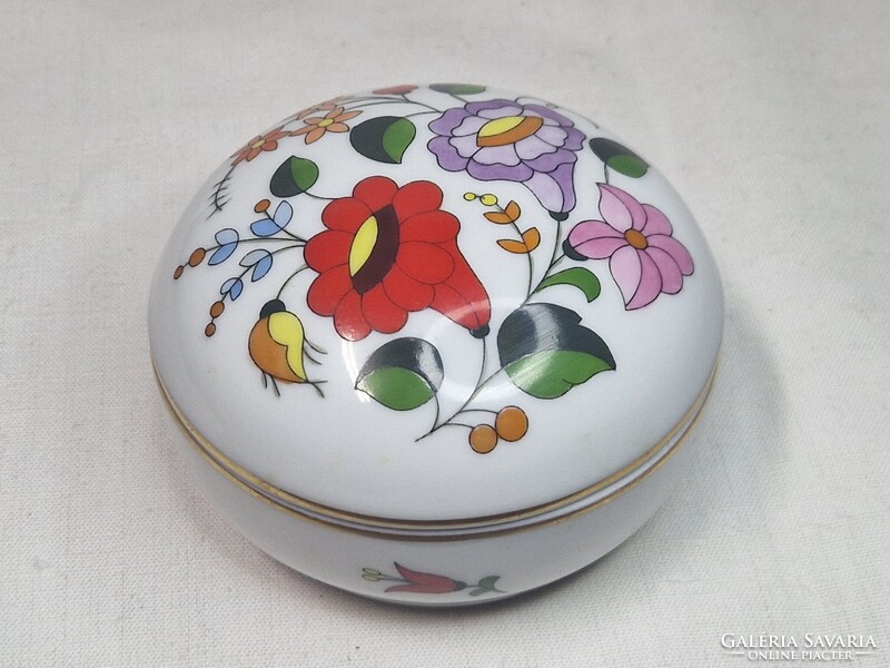 Nagyobb méretű Kalocsai kézzel festett porcelán bonbonier hibátlan állapotban 9,5 cm. átmérőjű