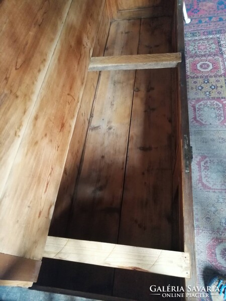 SZECESSZIÓS STÍLUSÚ KAROSLÁDA, PADLÁDA