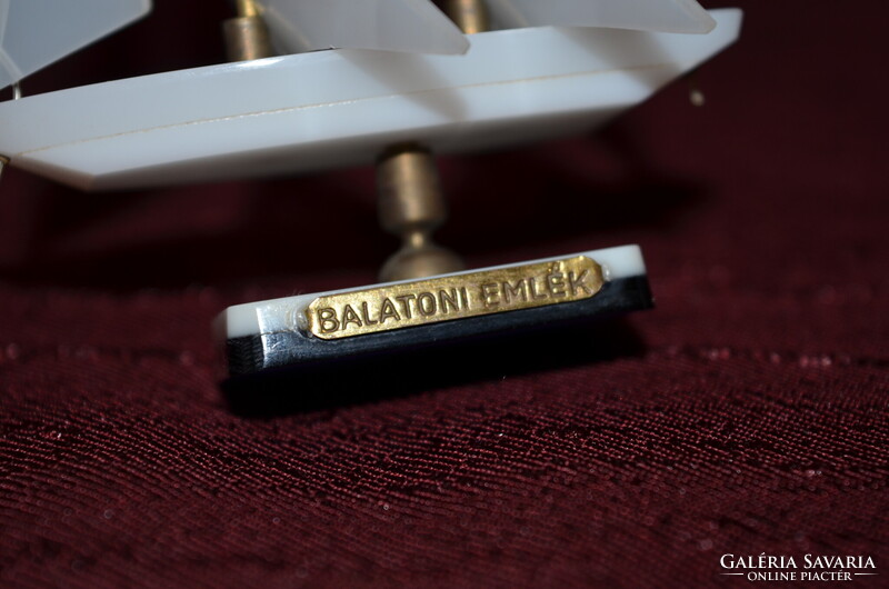 2 árbócos BALATONI EMLÉK plexi hajó