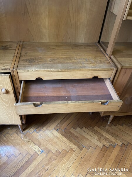 Retro dán stílusú polcrendszer