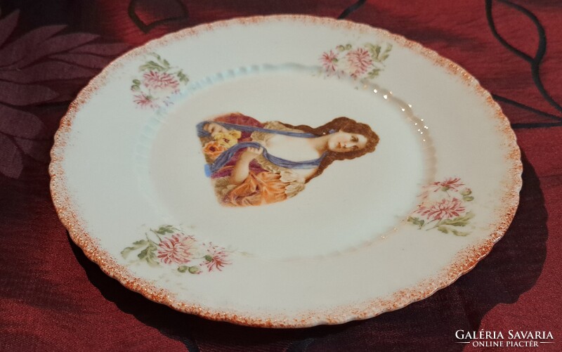 Antik dámás porcelán tányér, hölgy díszítésű falitányér pár (M6484)