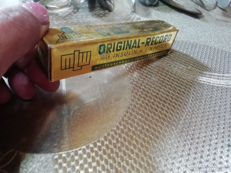 Medical Equipment 2. Thermo-stahl injecta, 2 cm, unused in the box, as shown in the pictures
