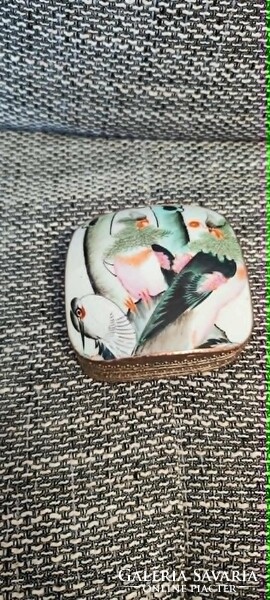 Antik, kínai porcelánból készült ékszertartó doboz