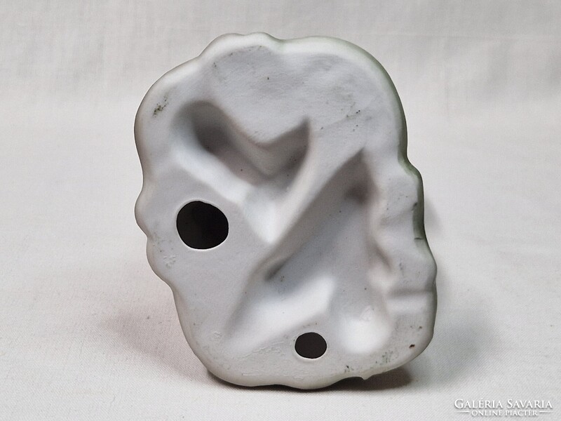 Nagy méretű biszkvit porcelán mezítlábas halász halakkal figura hibátlan állapotban 24,5 cm. magas