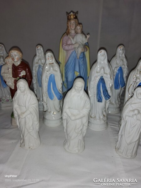 Szűz Mária porceporcelán szobrok