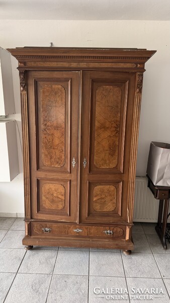 Antik Biedermeier stílusú kétajtós ruhásszekrény