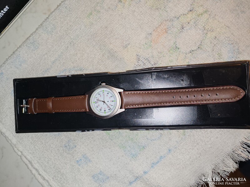 *Legendary Military Wristwatches 1940's UK PARATROOPER - Eaglemoss - in box.