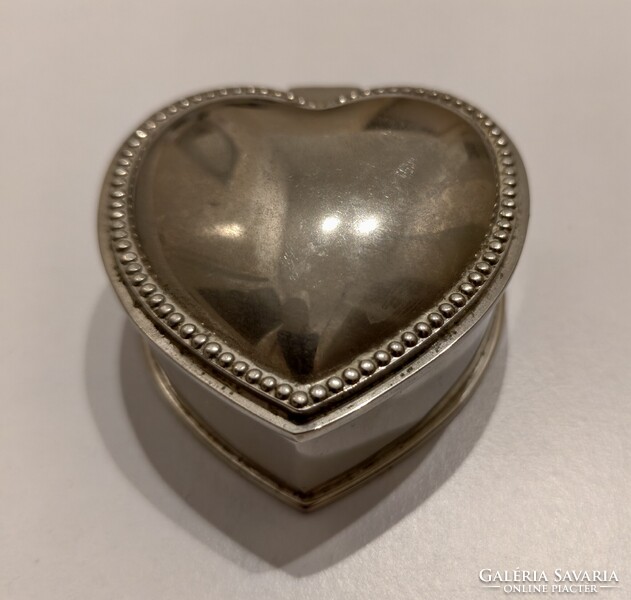 Romantic heart-shaped jewelry box