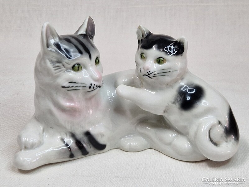 Ritka Lippelsdorf jelzett cicák porcelán figura hibátlan állapotban 13,5 cm hosszú