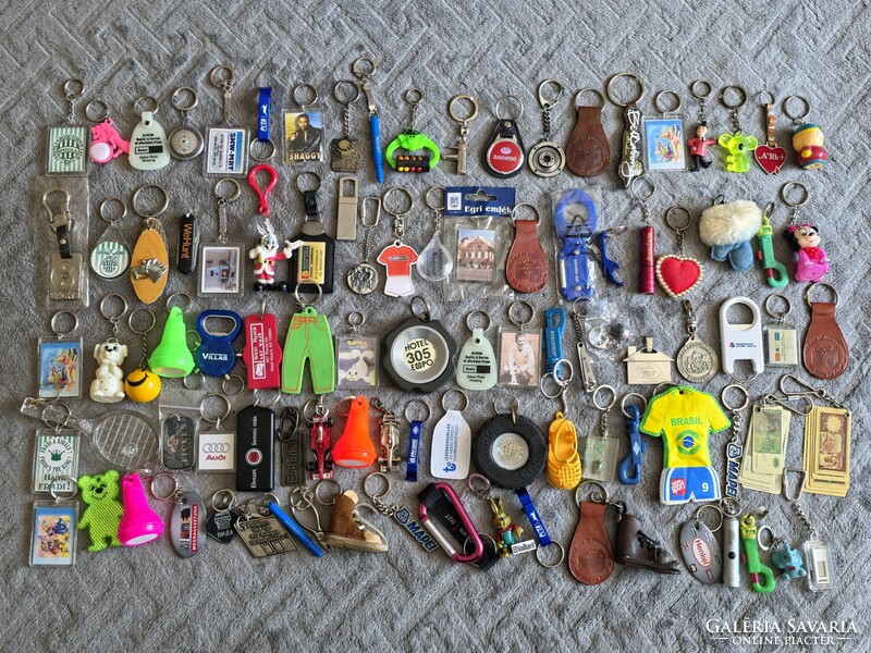 Retro Keychain Collection 100 pcs, Mixed Item Set