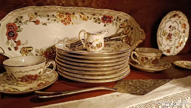 ZSOLNAY PILLANGÓS SZENDVICSES KÉSZLET – 7 RÉSZES – HIBÁTLAN, VITRINÁLLAPOT