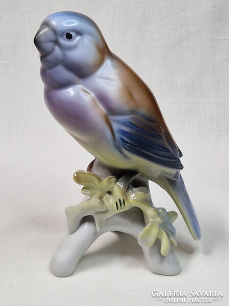 Szép festésű nagyobb méretű porcelán madár figura hibátlan állapotban 15,5 cm. magas