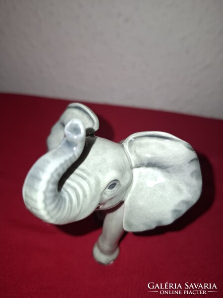 Ritka Hummel Goebel Szép élethű elefánt porcelán eladó 11 cm sorszámozott