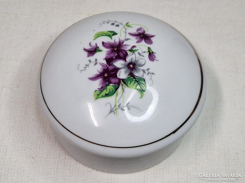 Hollóházi, porcelán, ibolya mintás ékszertartó vagy bonbonier, hibátlan állapotban 7,3 cm. átmérőjű