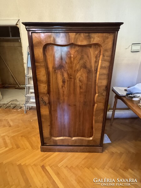 Eredeti, jelzett Biedermeier szekrény pár (2 darab), diófa furnérral