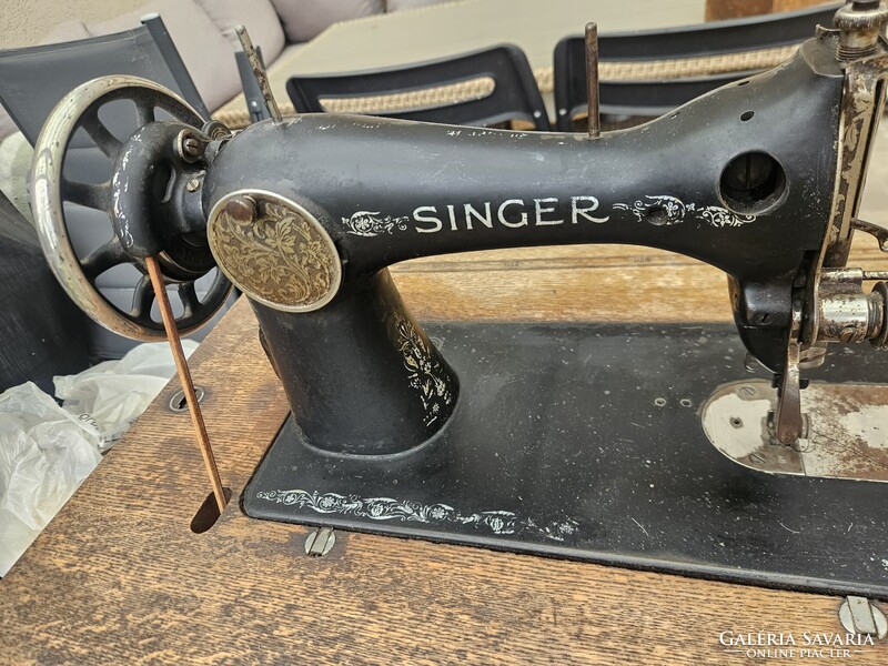 Eredeti Singer 66 pedálos működőképes varrógép komplett asztallal (Wittenberge, kb. 1930)