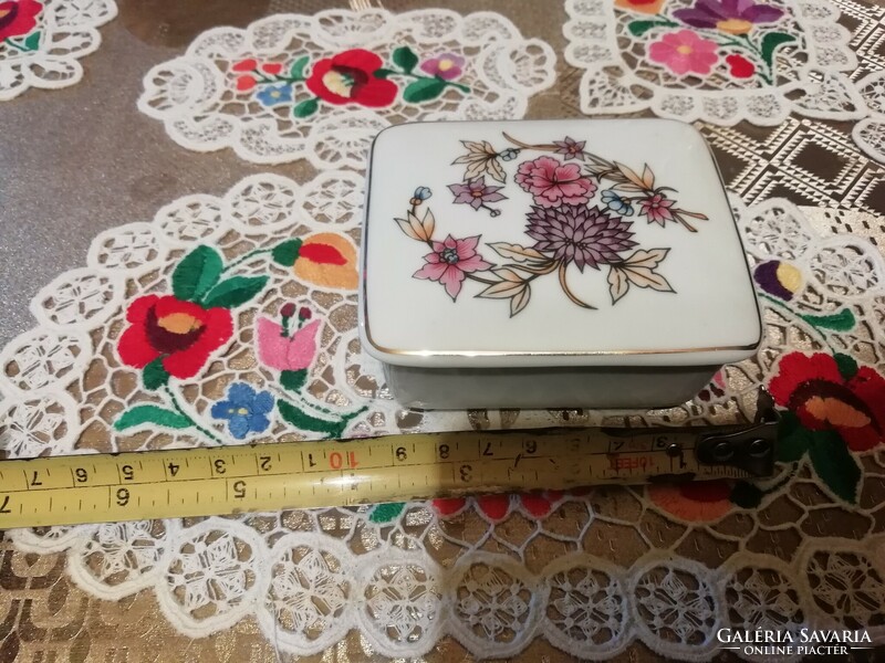Antique Porcelain Multiple Items on Sale Auction Take It Away