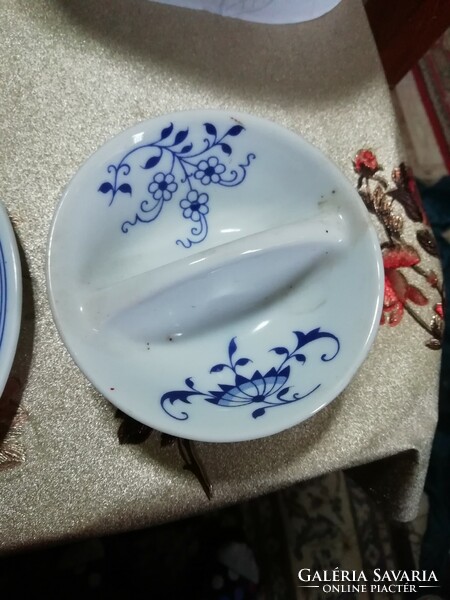 Porcelain Salt Shaker 33. Promotion Auction Hundreds of Items Take It Away