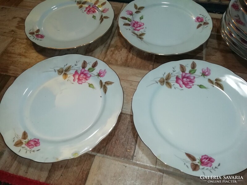 Porcelain Rose Pattern 8 pcs Flat Plates Incredible Auctions and Promotions! Continuous Offer Take It Away!