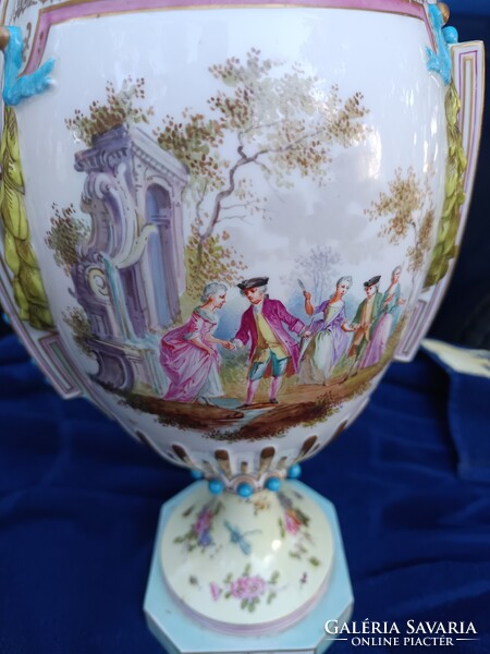 Sevres, kastély váza. 1771 ből.