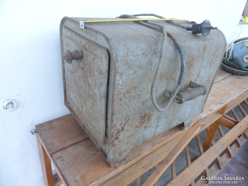 Retro oven with trays