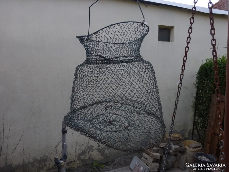 Retro Fish Container with Flip Door