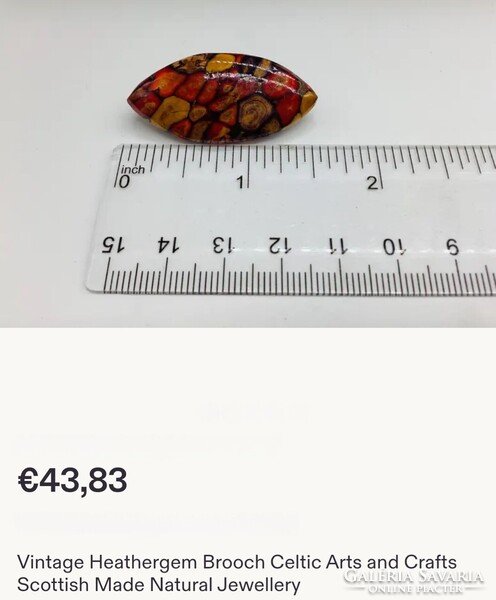 Skót Heathergems technológiával készült különleges, ovális fa bross  kitűző