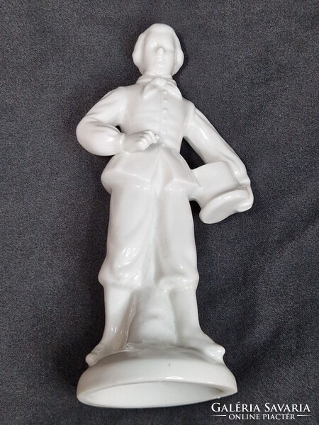 Ritka dán Hedebo hófehér porcelán népviseletes fiú figura hibátlan állapot 17 cm. magas