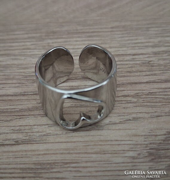 Beautiful Silver Ring 8 grams