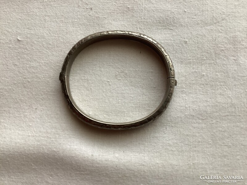 Antique patterned silver children's bracelet