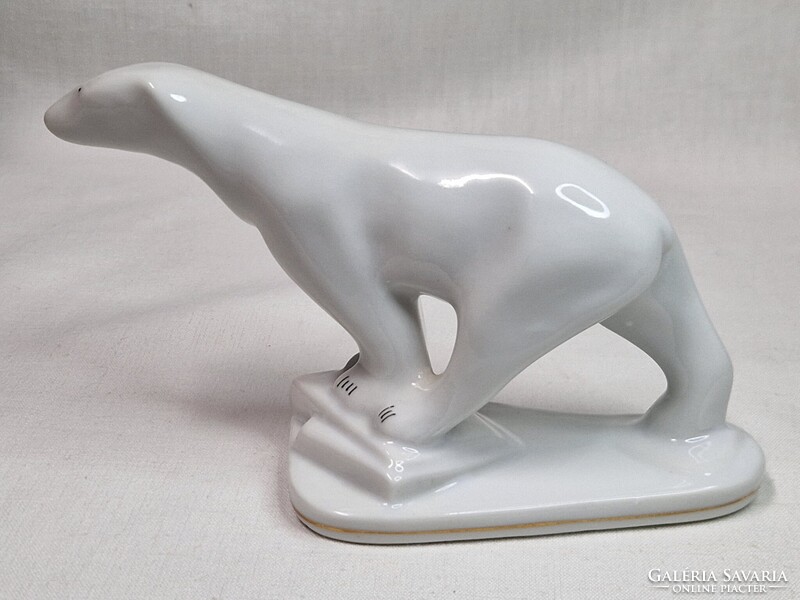 Gyulafehérvári nagyobb méretű porcelán jegesmedve figura hibátlan állapotban 16,5 cm. hosszú