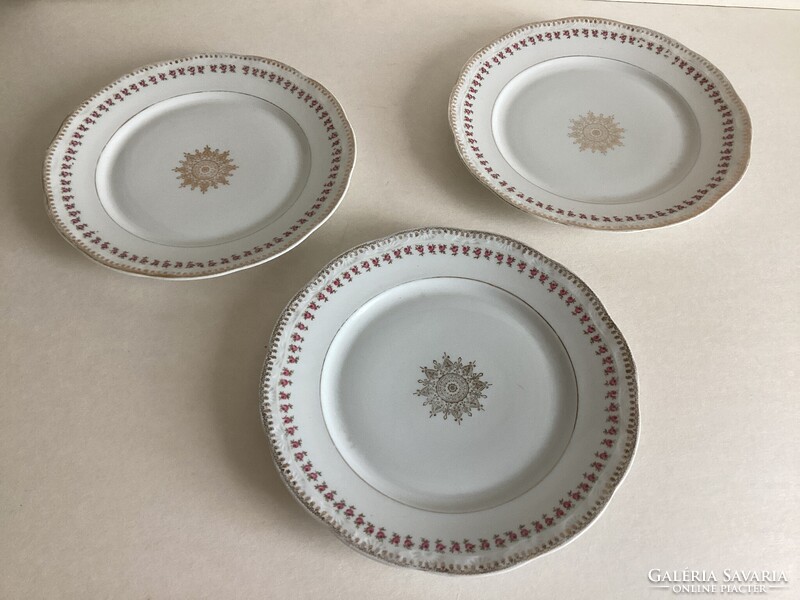 Pls imperial pleiffer&lowenstein ‘ versaille ‘ plates. 3 pieces.
